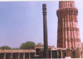 Qutb-Minar with a nearby metallic pole which exhibits almost no corrosion!